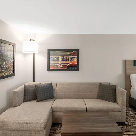 Holiday Inn Express & Suites Hayward By Ihg Exterior photo