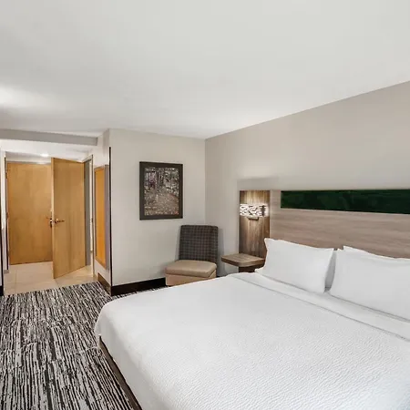 Holiday Inn Express & Suites Hayward By Ihg Exterior photo